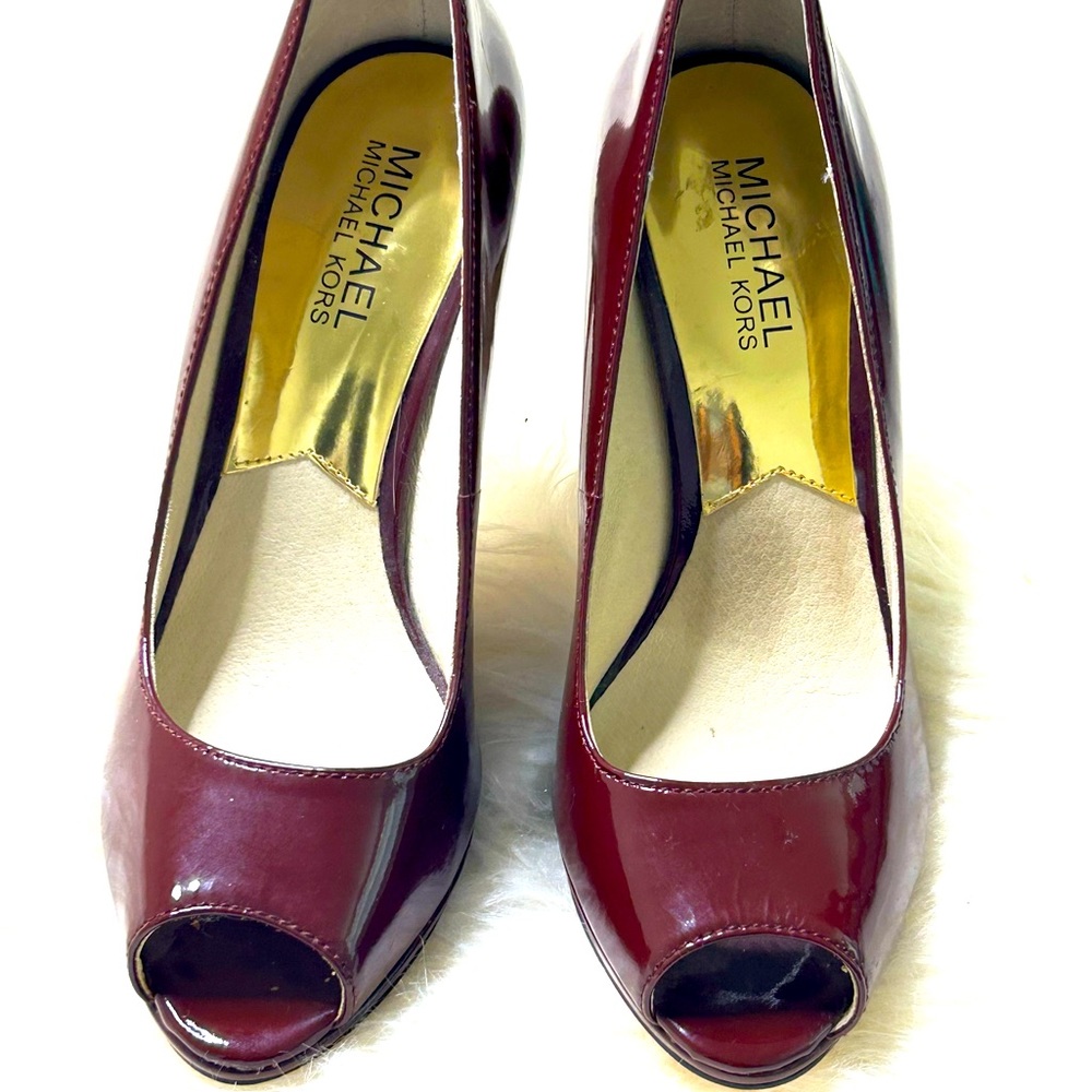 Michael Kors patent leather open toe gold buckle size 7M shoes